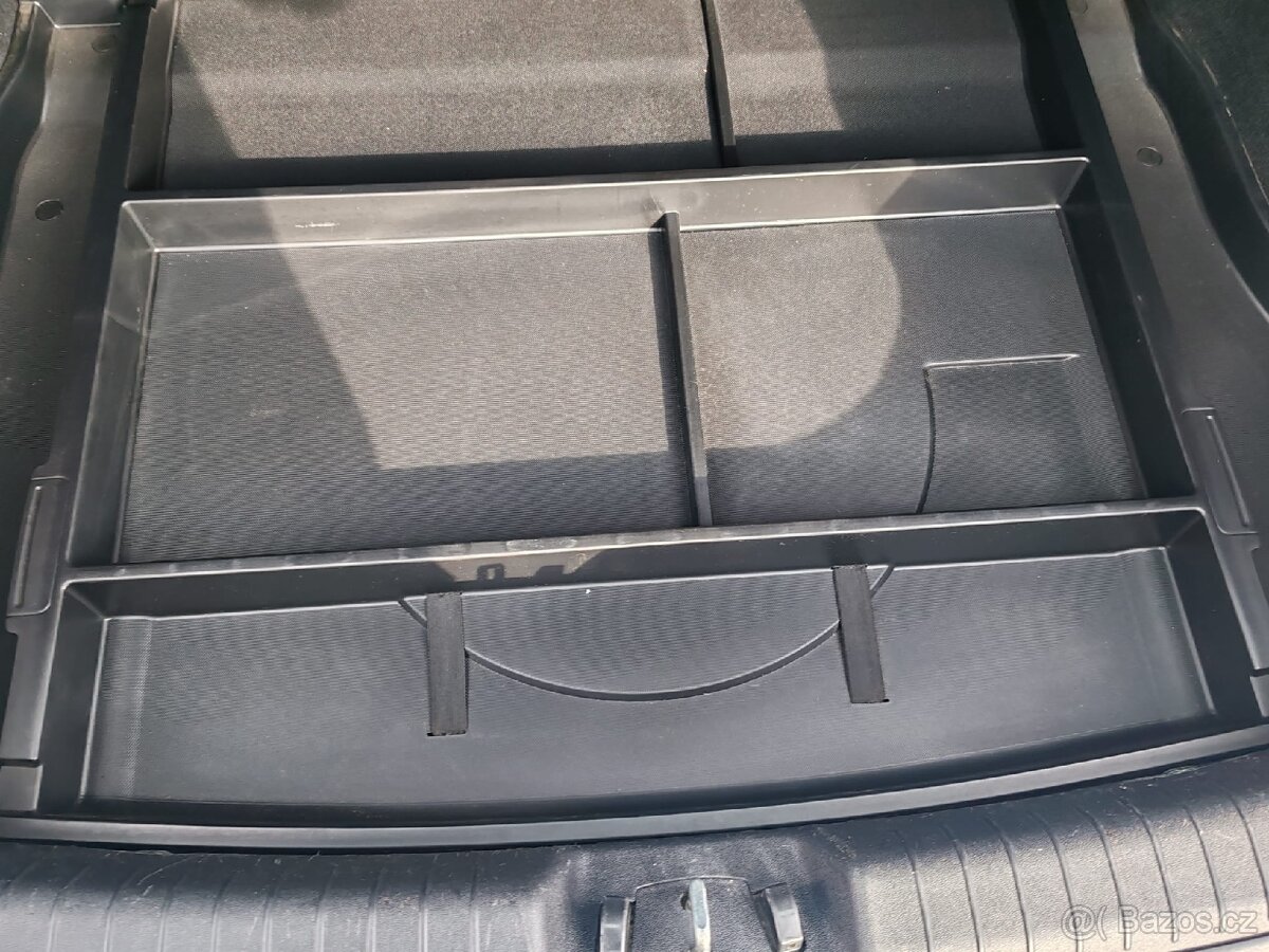 Kia Ceed
1.4 - 9