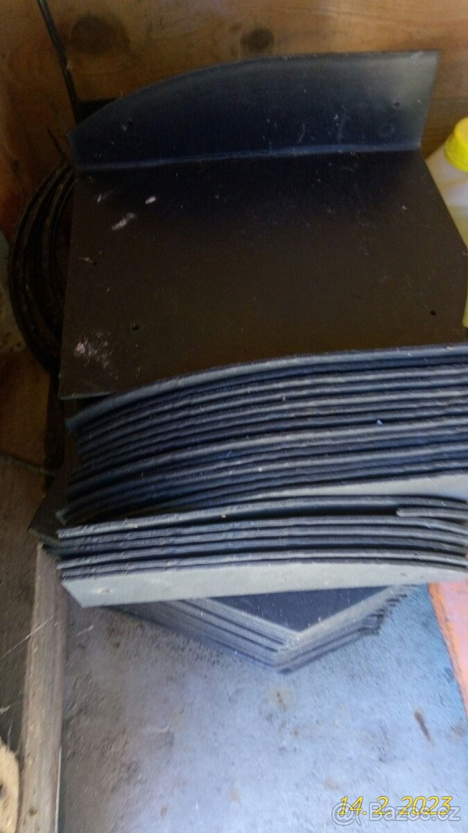 Kabel k míchačce, žárovky,dráty,sloupky,prkna trámky - 9