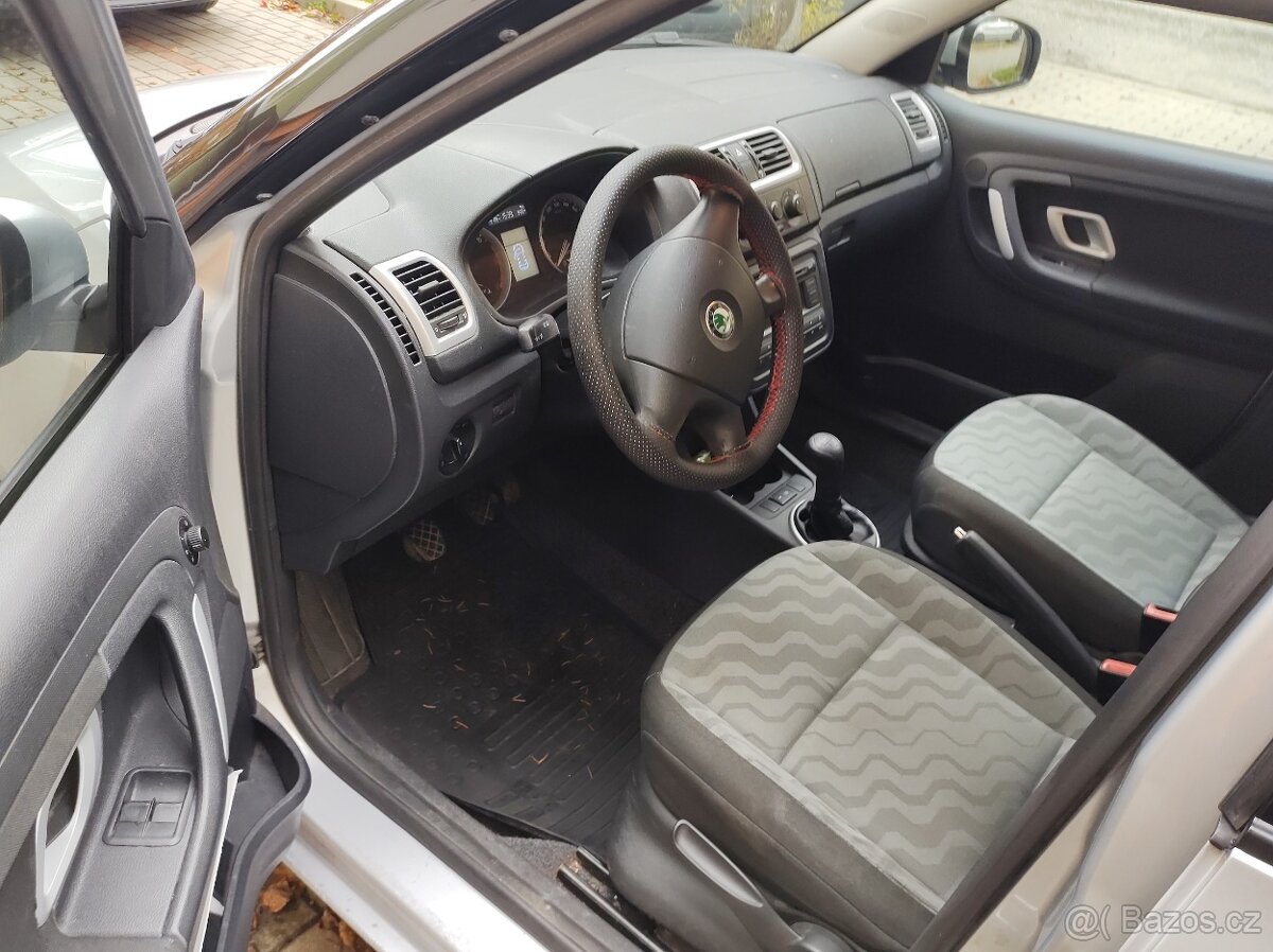 Škoda Fabia Combi 1.4TDi 4.1l/100 KLIMA,tažne,parkov.senzory - 9