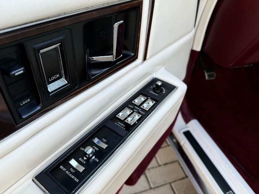 Na prodej: Cadillac DeVille Presidential (1991) - 9