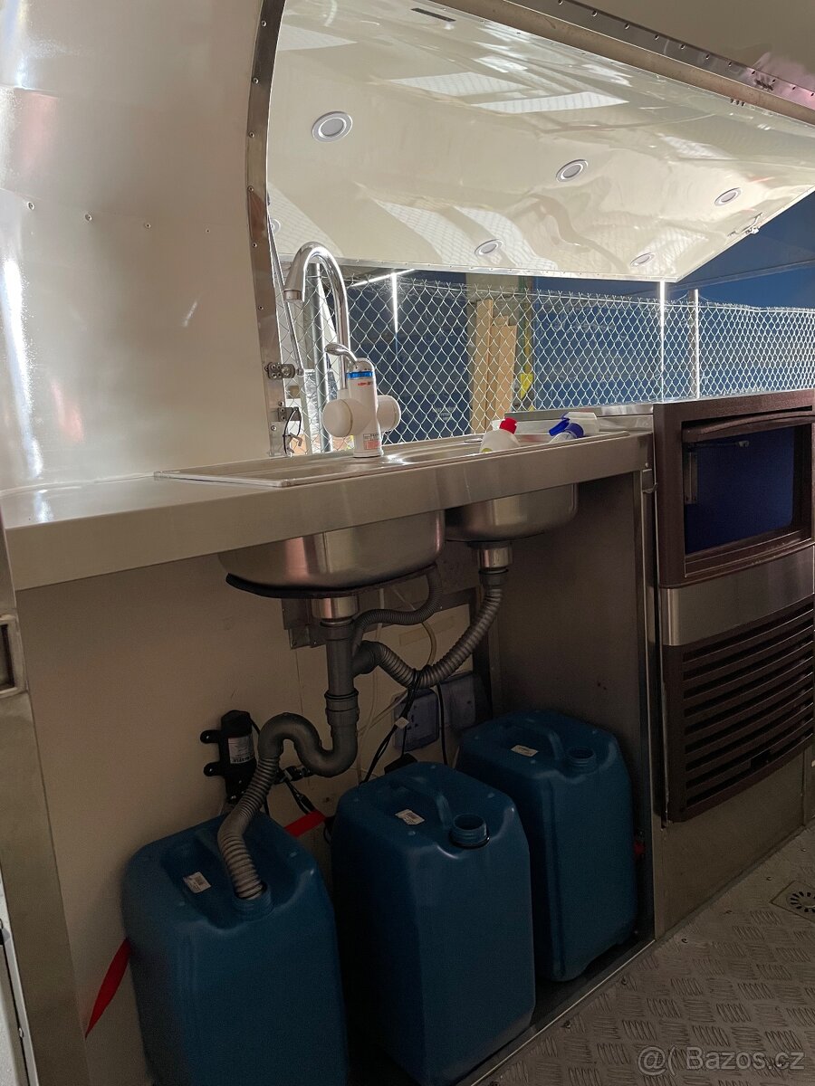 Gastro barový přívěs - 9