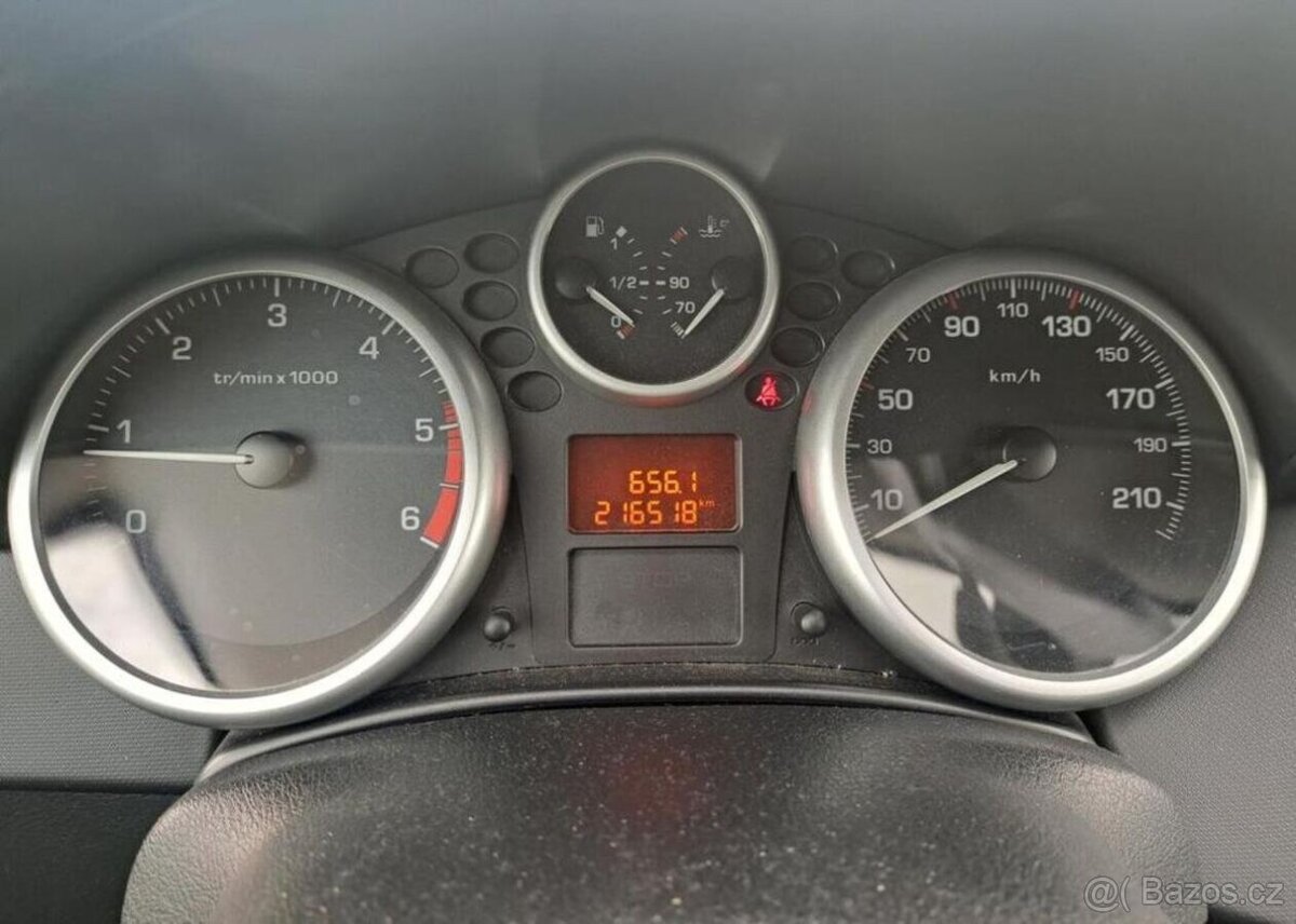 Peugeot 207 1,4 HDI 70 k Urban nafta manuál 50 kw - 9