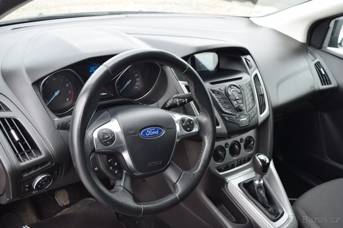 Ford Focus 1.0 i 92KW PO ROZVODECH PO STK - 9