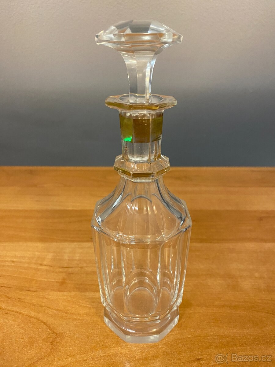 Sběratel nabízí staré skleněné karafy - 9