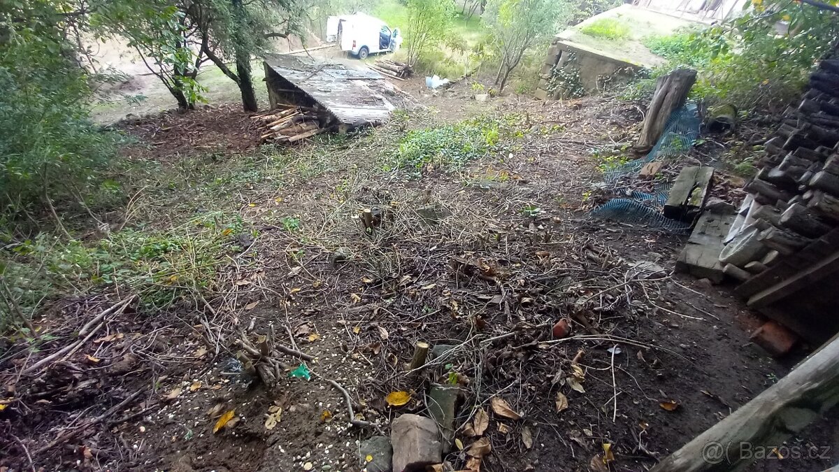 Pozemek se sklepem u dukovan - 9