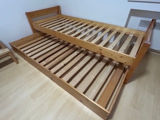 Masivní dřevěná postel s výsuvným druhým lůžkem + 1× matrace - 9