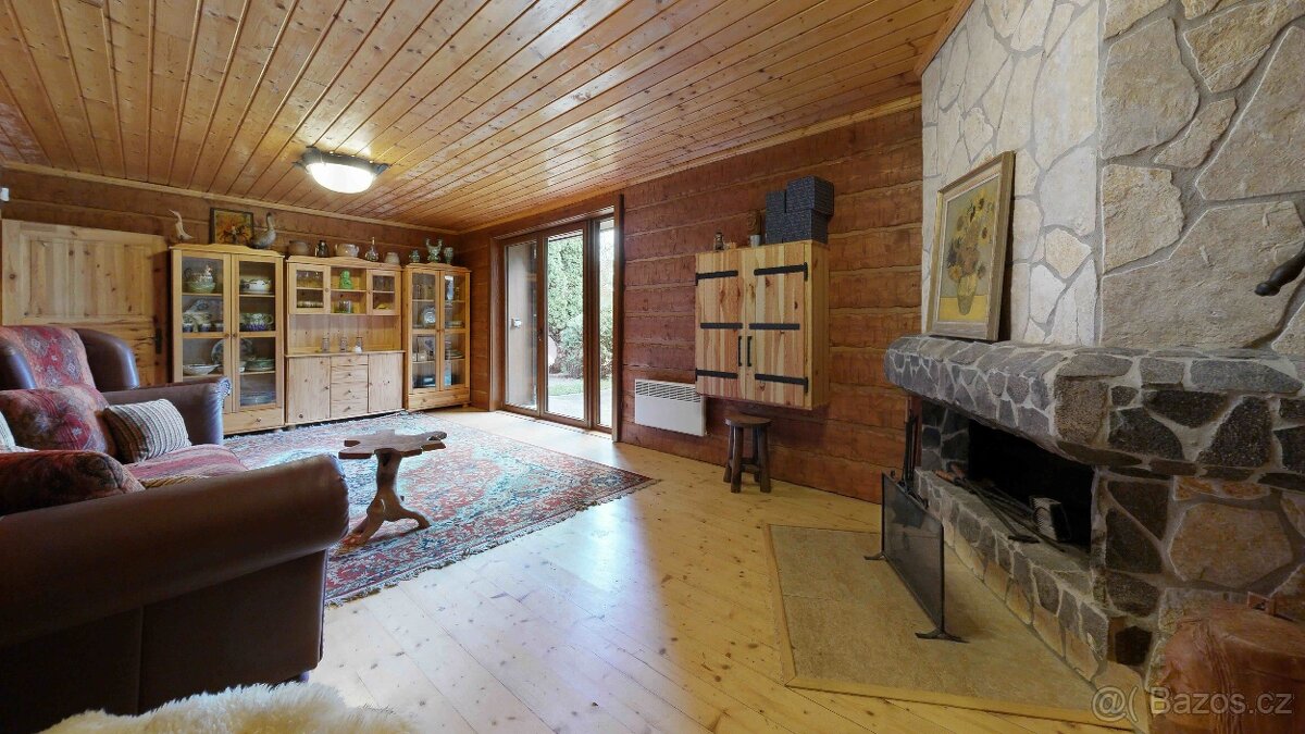 Chalupa po úspešnom režisérovi v obci Stará Turá-časť Papaď - 9