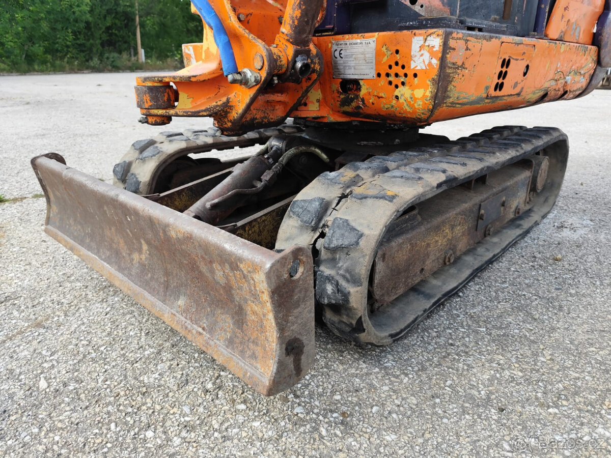 Minibagr Hitachi FH15. 2x lyžica - 9