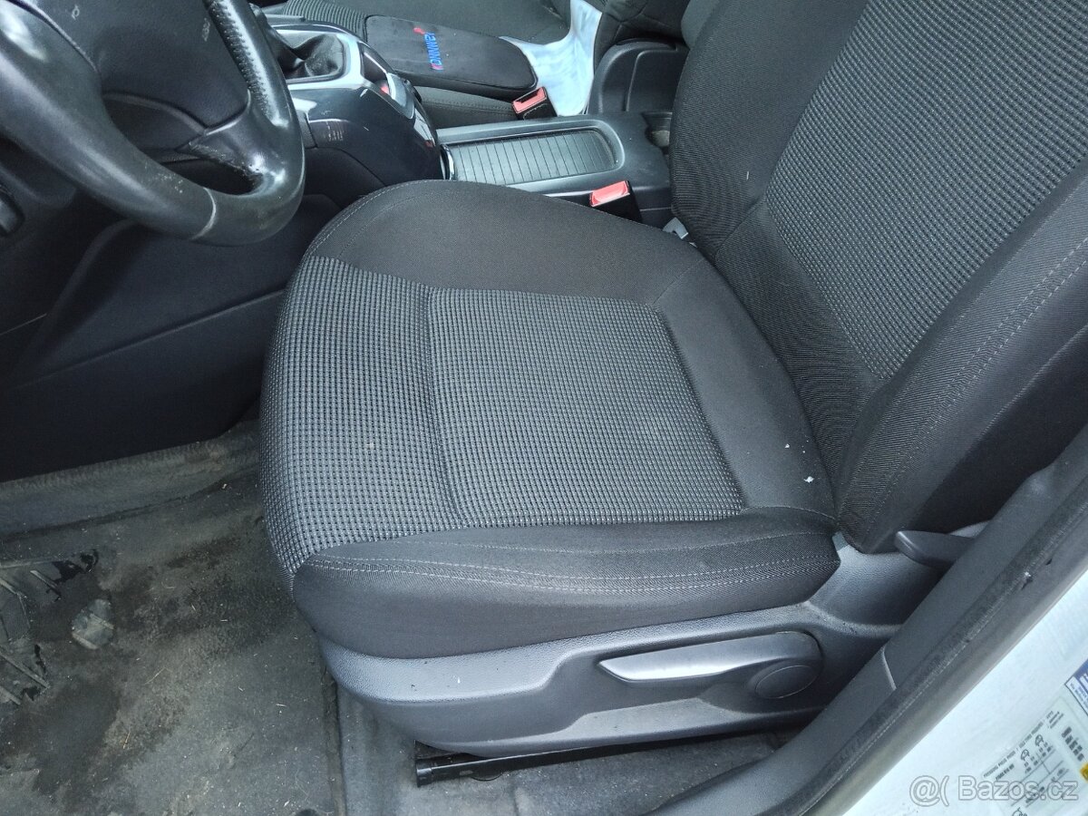 Peugeot 5008 2.0Hdi 110kw 2014, Nová STK do 12/2027 - 9