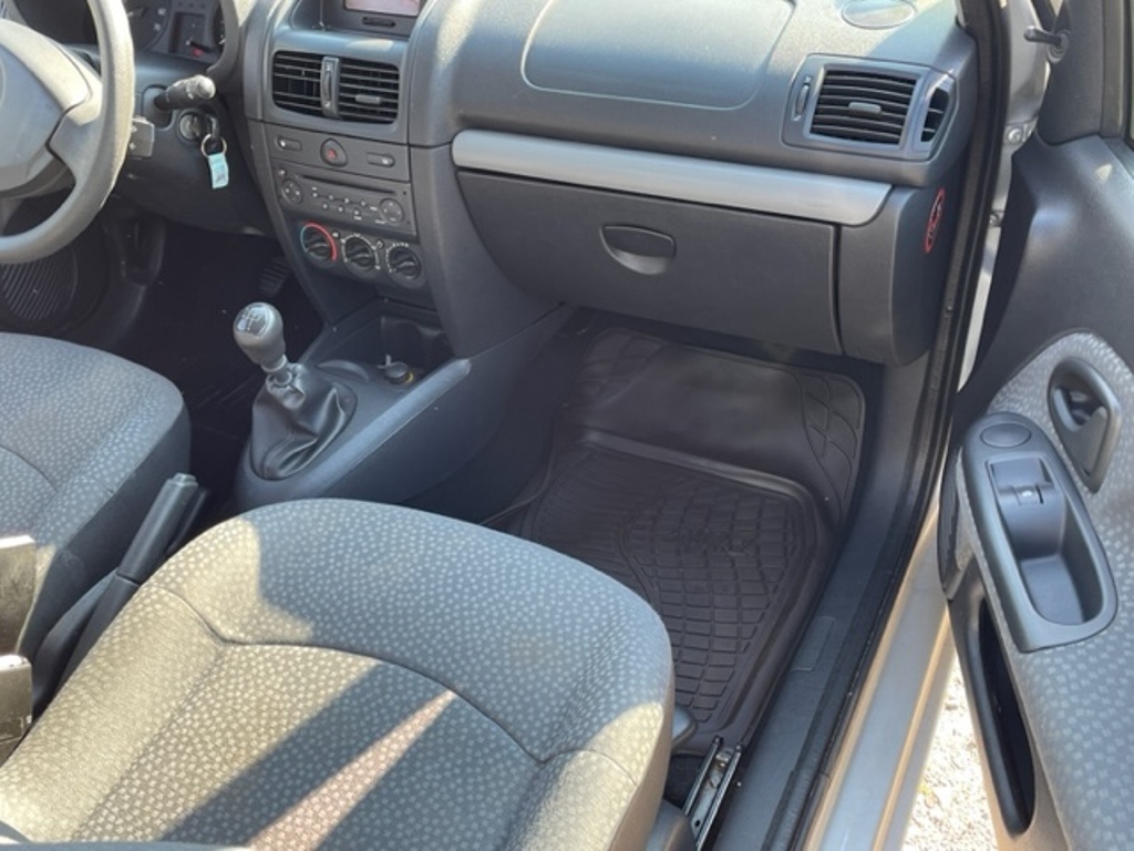 Renault Clio 1.2i,43kw,r.2009,klima, nová stk, campus - 9