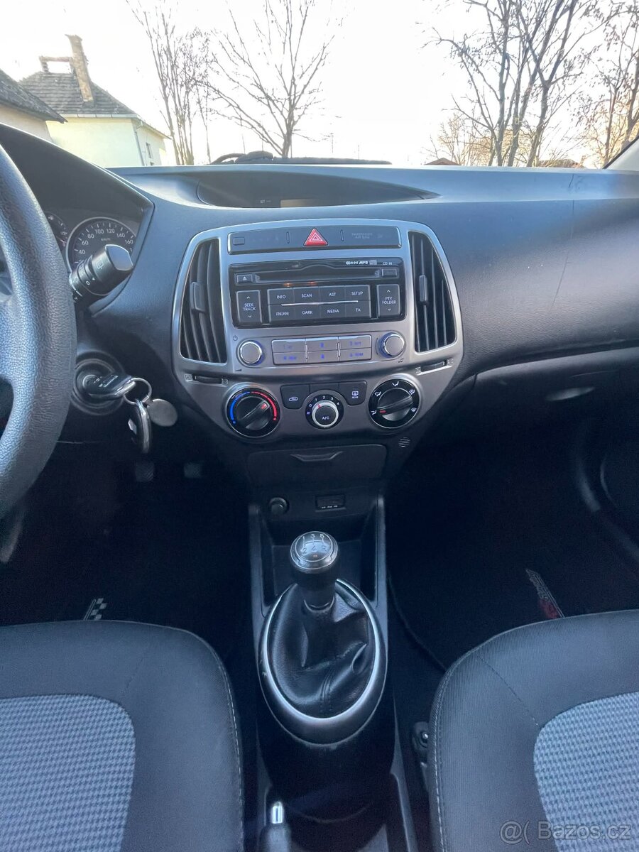 Hyundai i20 1.2i 16V Comfort - 9