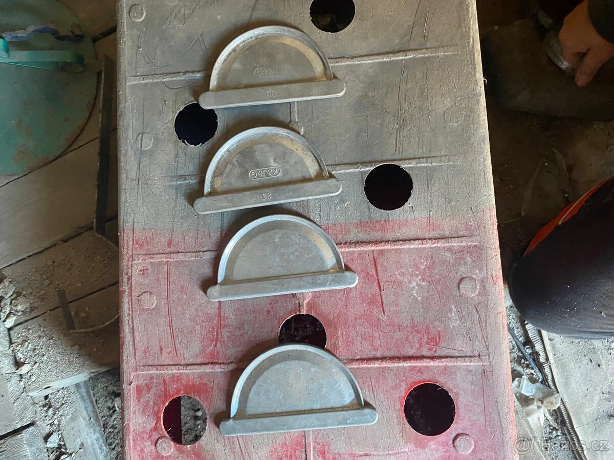 Prodám velmi zachovalé okapy - 9