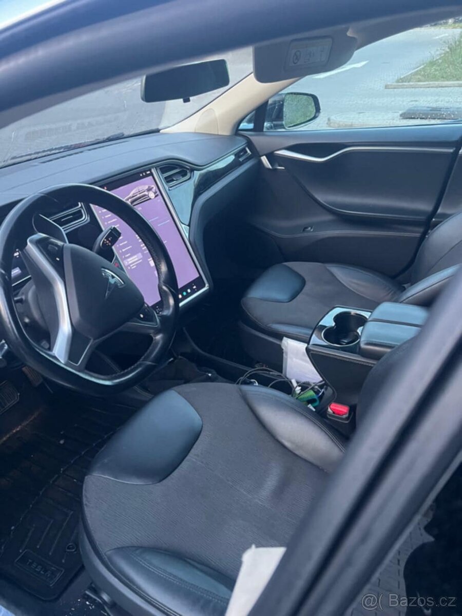 Tesla model S - 9