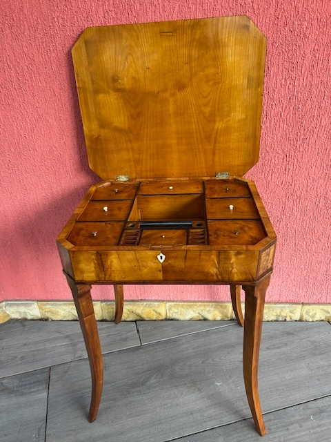 Šicí stolek biedermeier hezký model. - 9
