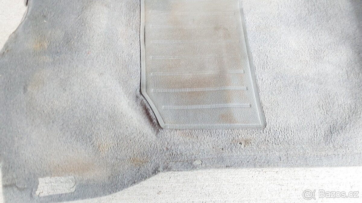 Ford Ranger: Koberec kabiny - 9