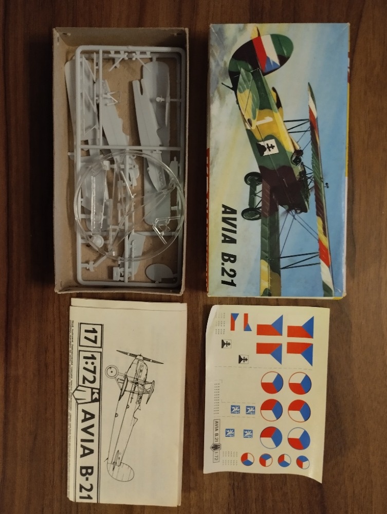 Modely letadel,KP, plastové stavebnice. - 9