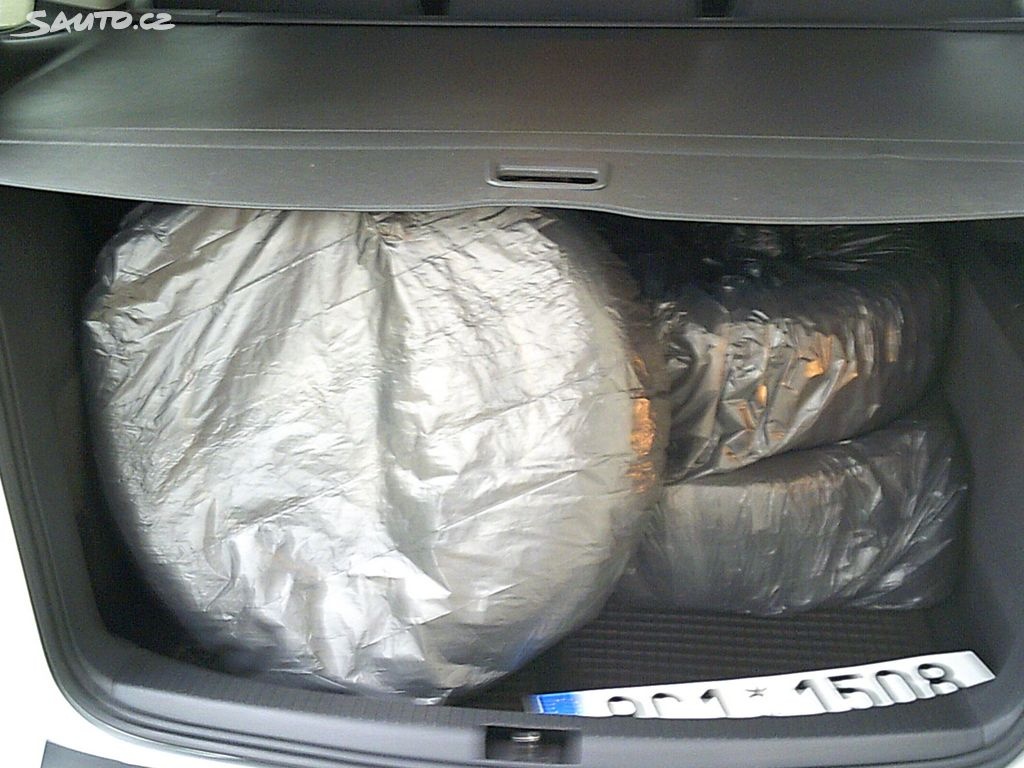 VOLKSWAGEN TOURAN Life, 1.6 tdi, 2013 - 9