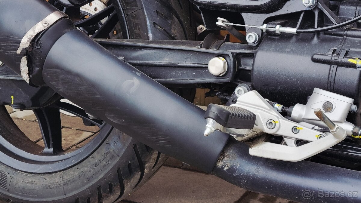 Moto Guzzi V7 STONE 2024 - 9