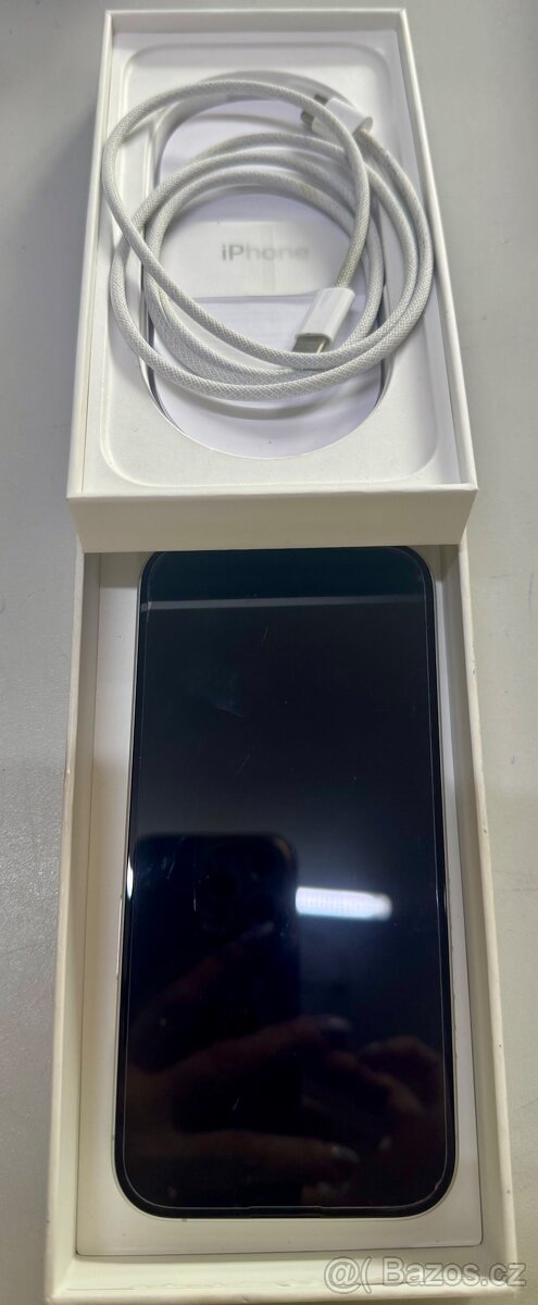 iPhone 16 - 9