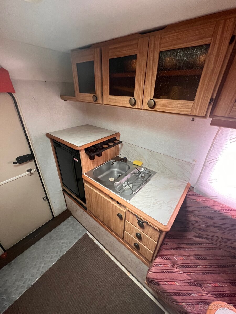 Obytná nástavba na pick-up - 9