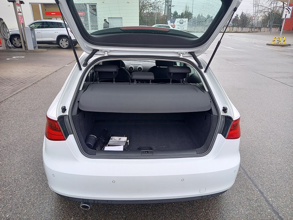Audi A3, 1,6Tdi digiklima+navi+alu.kola - 9