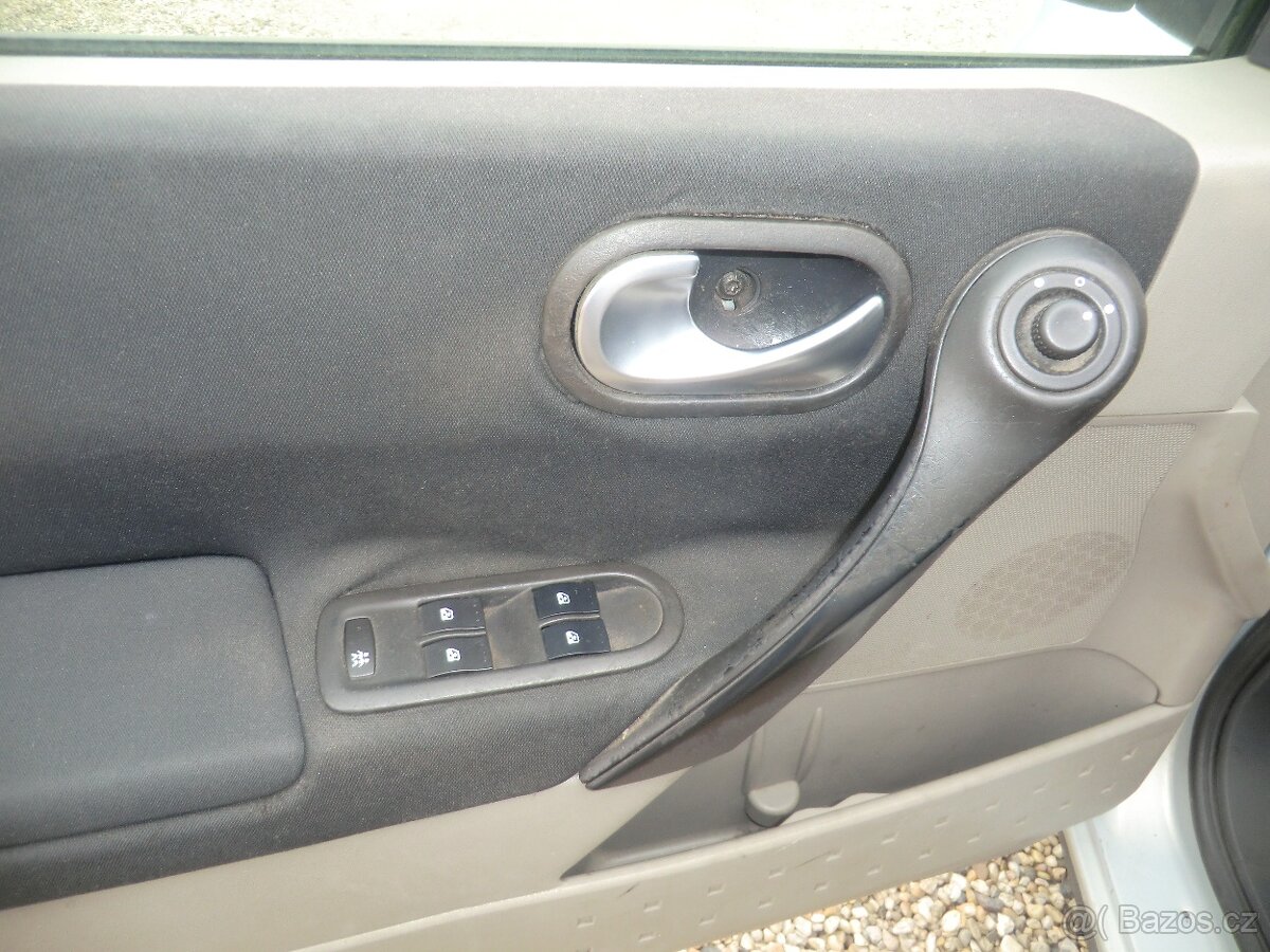 Renault, MEGANE 1.5dCi KLIMA TAŽNÉ ČR - 9