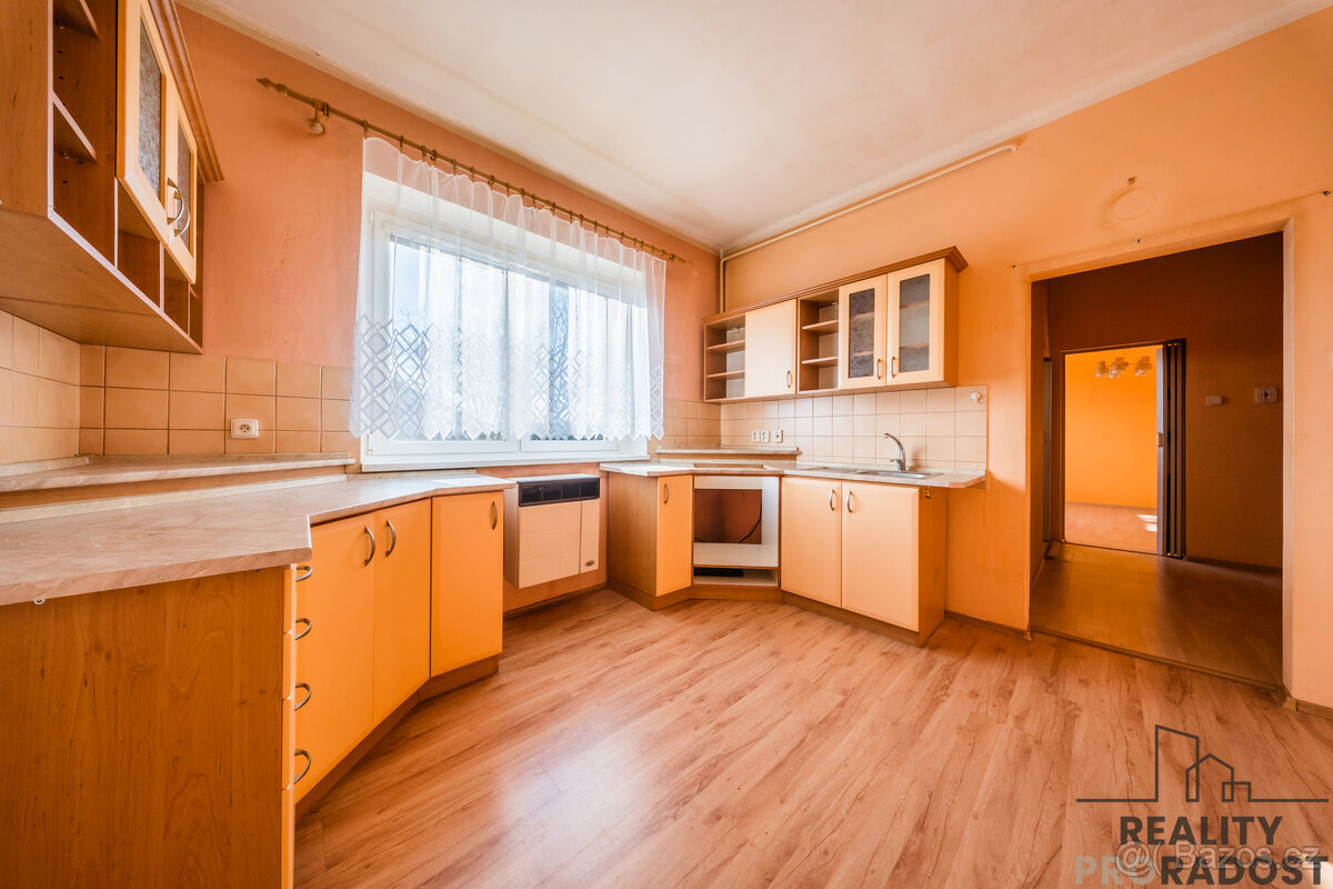 Prostorný byt 2 + kk v Bzenci - 9