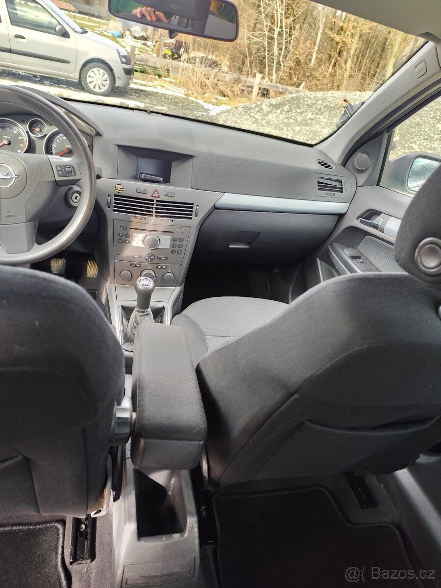Opel Astra Caravan 1.6 - 9