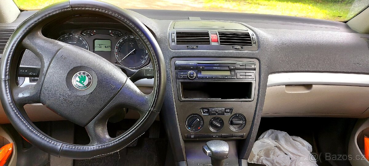 Škoda Octavia 2 1.6 DSG - 9