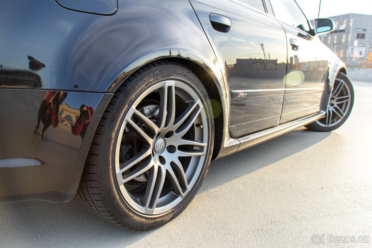 Prodám Audi RS4 - 9
