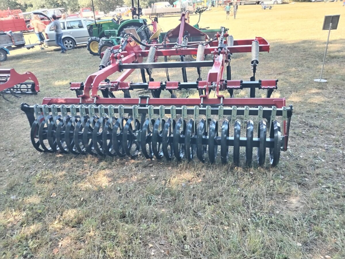 Dvouřadý radličkový podmítač AGILE 30 - 9