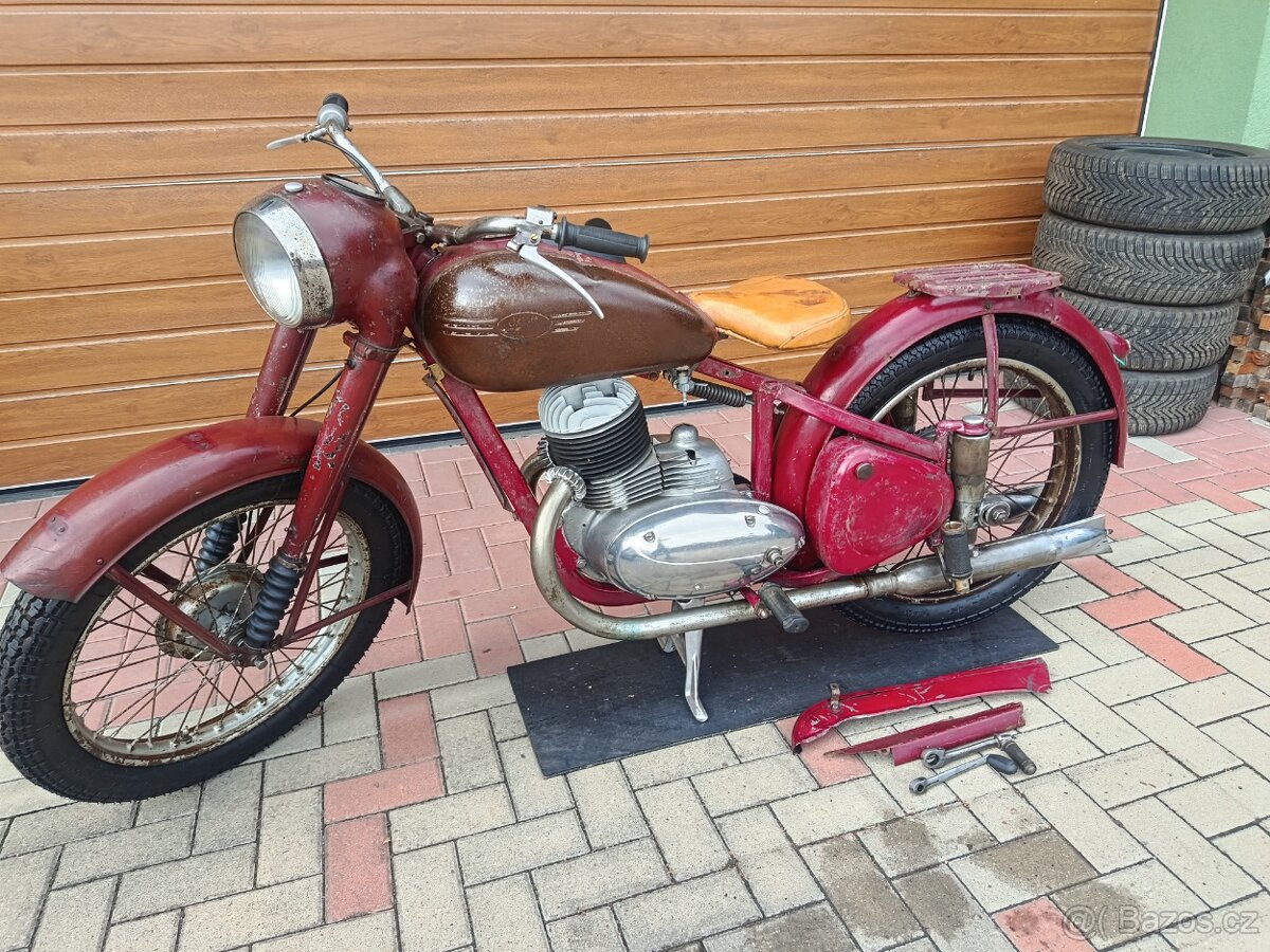 Jawa pérák 250 - 9