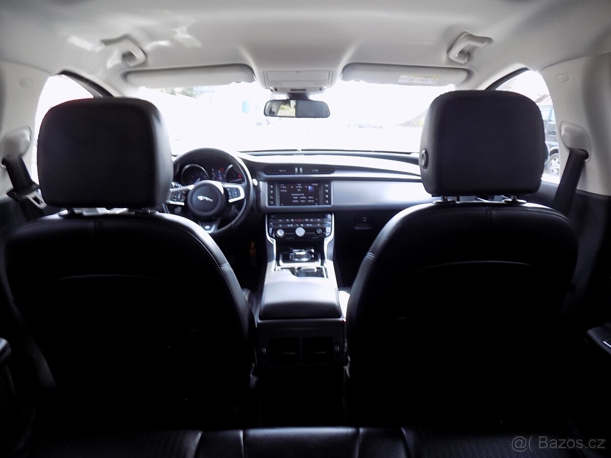 Jaguar XF 2.0D 132 KW KŮŽE TAŽNÉ - 9