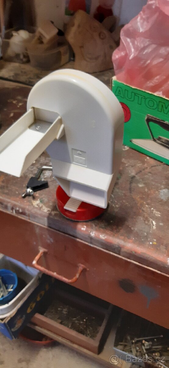 Překapávací kávovar, starší mlýnek/kráječ - 9