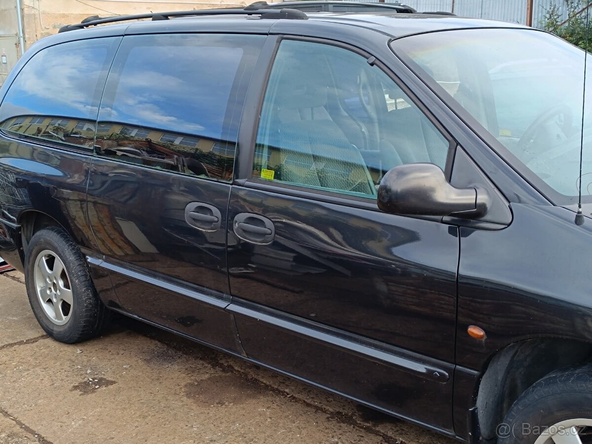 Chrysler grand Voyager r. 00 2.5 - 9