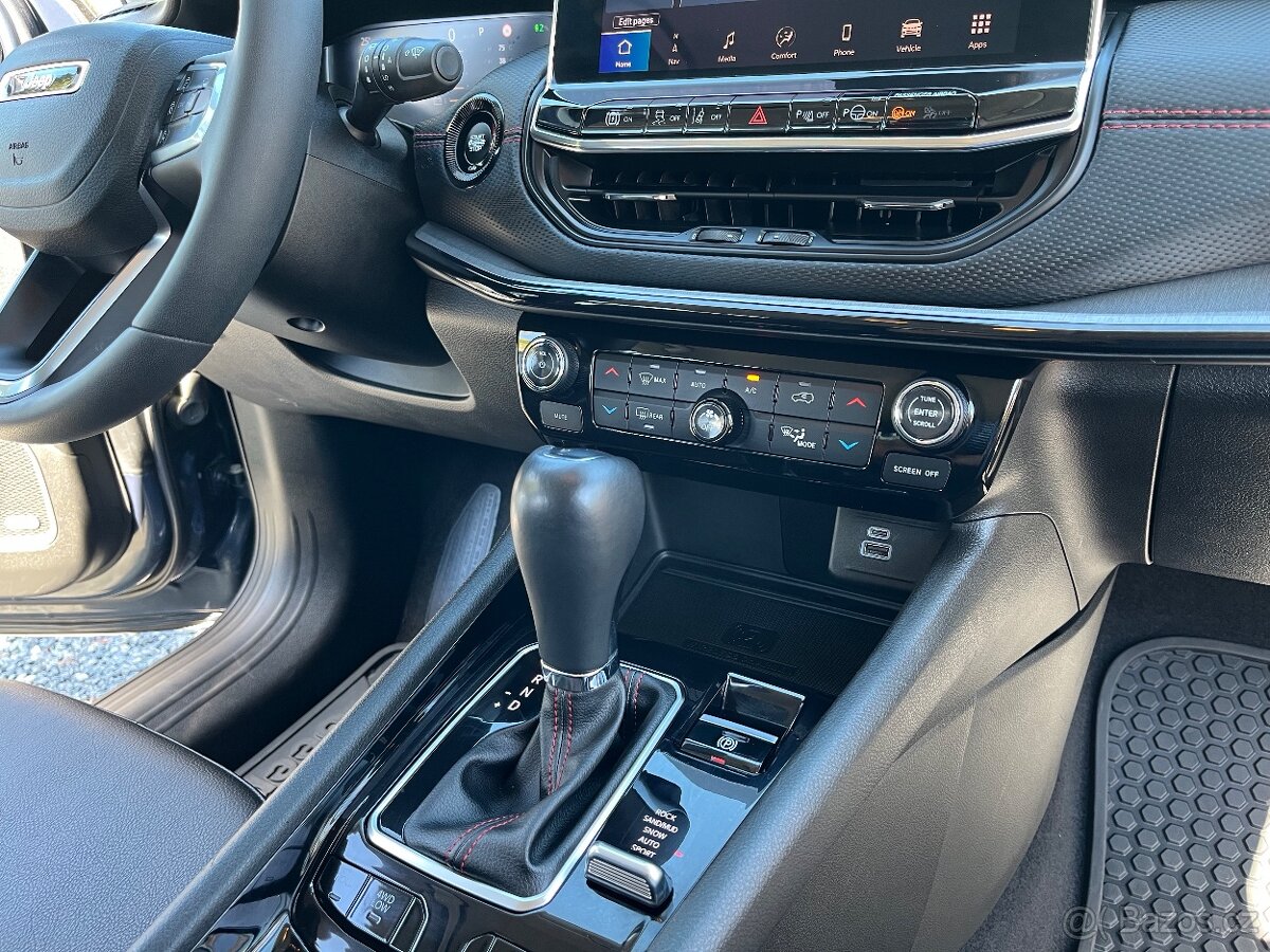 Jeep Compass Trailhawk 4Xe 1.3i PHEV 177 kW Plug-in hybrid - 9