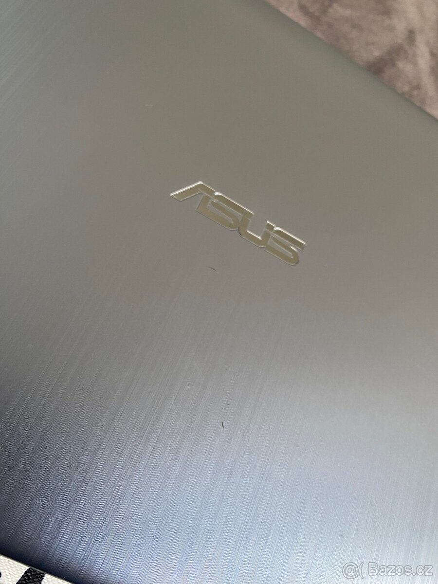 Prodám ASUS VivoBook 15 (SSD disk, Intel Core i3) - 9