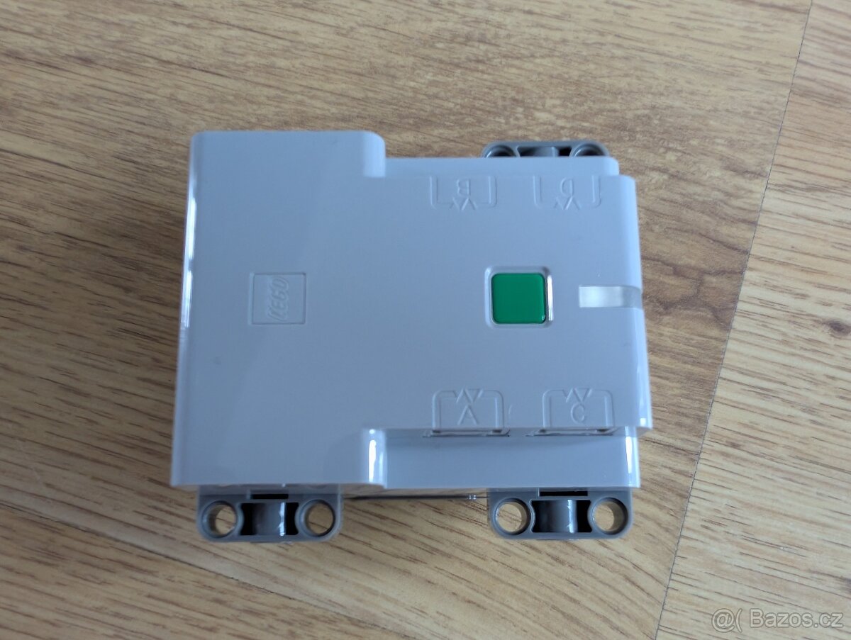 LEGO 88012 Powered UP TECHNIC hub - 9