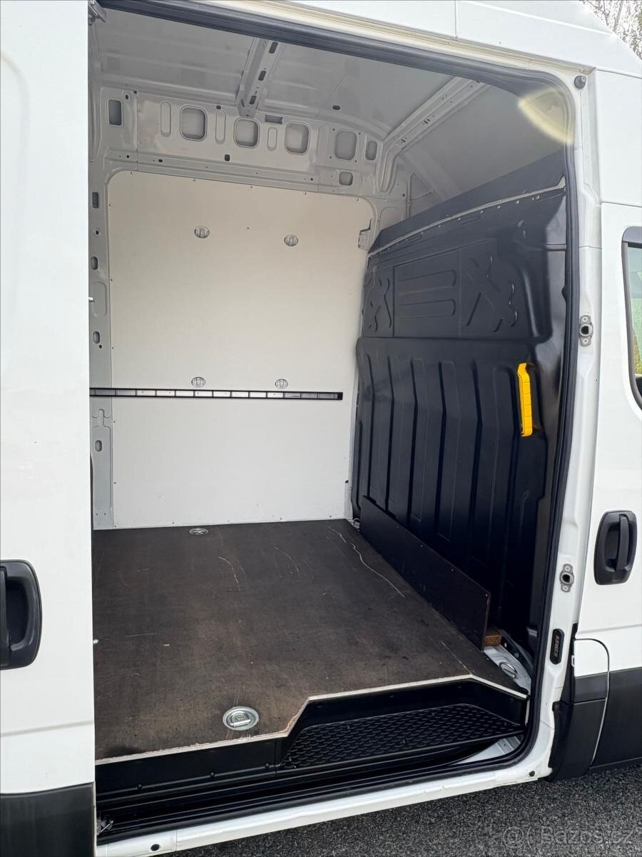 Iveco Daily 3,0 35S18HA8V 18cm3 (2024) - 9