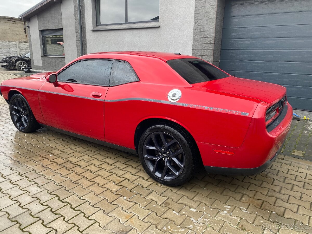 Dodge Challenger 3.6 dovuz USA startuje a jezdi - 9