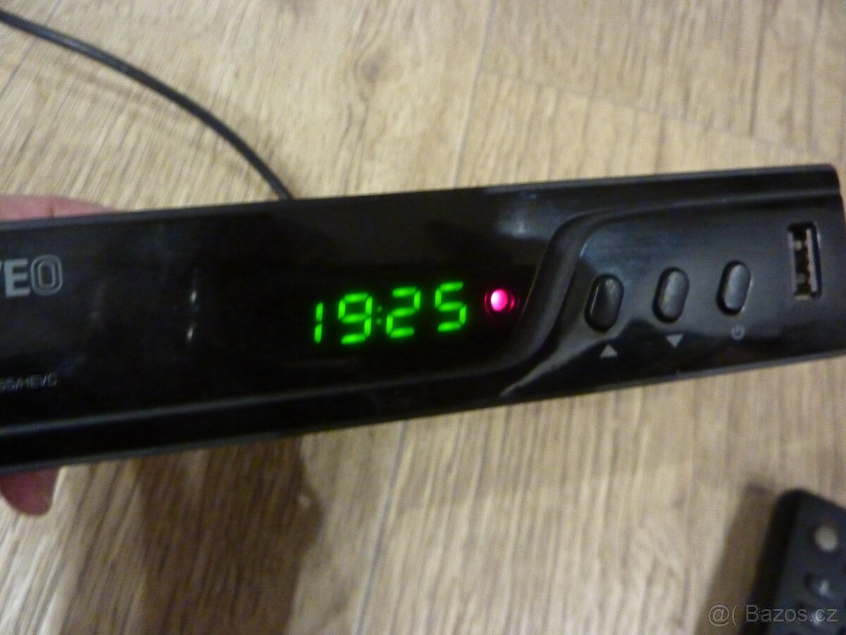 TV SHARP LC-40LE705E + set top box EVOLVE OMEGA T2 - 9