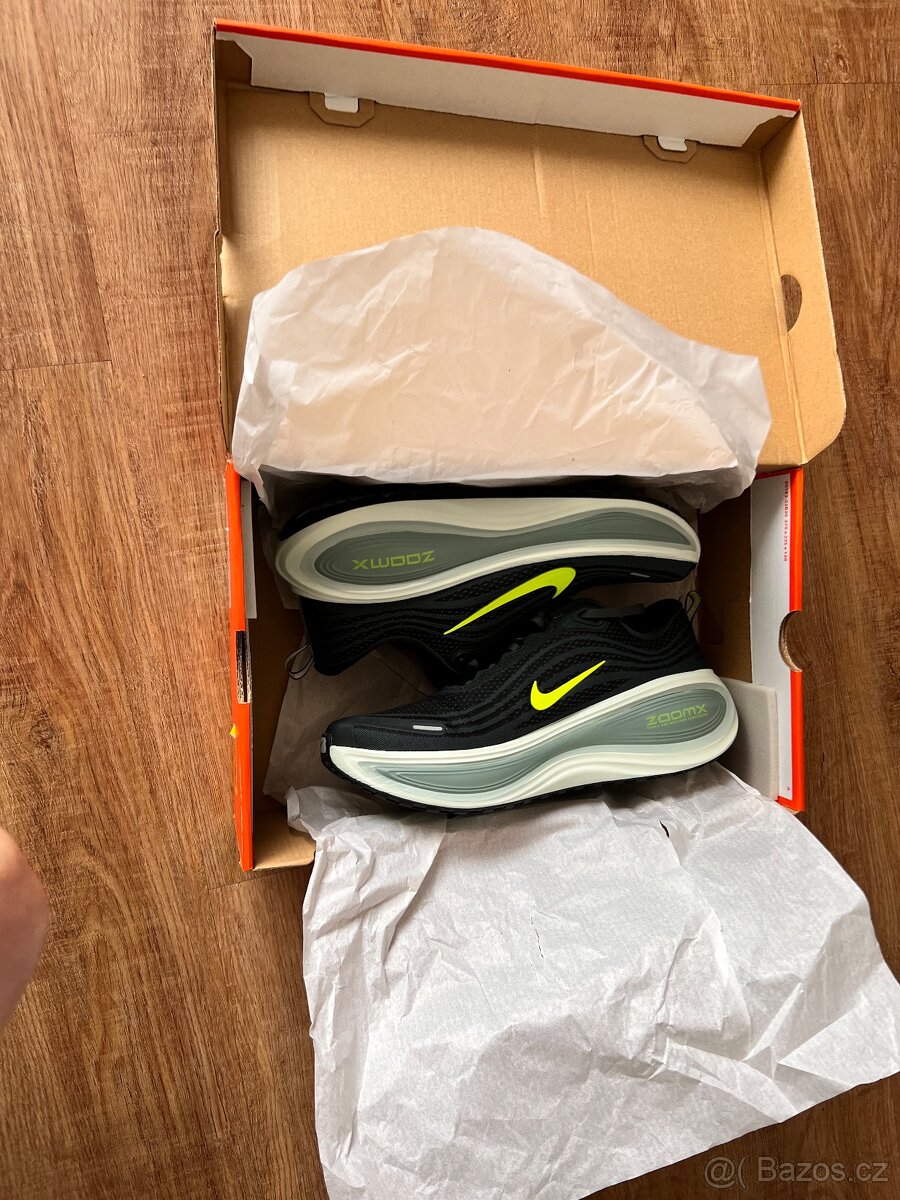 Nike Vomero Plus / 44 / Seaweed - 9