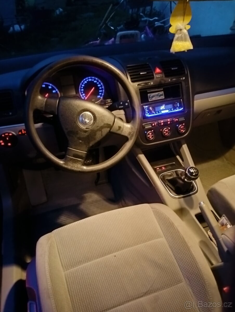 Prodám Volkswagen Jetta - 9