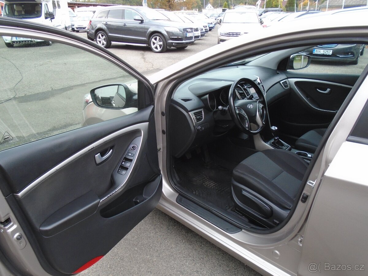Hyundai i30 1.6 BA+LPG 88kW ČR - 9