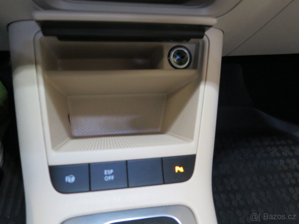 Volkswagen Golf Plus 1.4TSI,navi,kamera,DSG,výhřev,HIGHLINE - 9