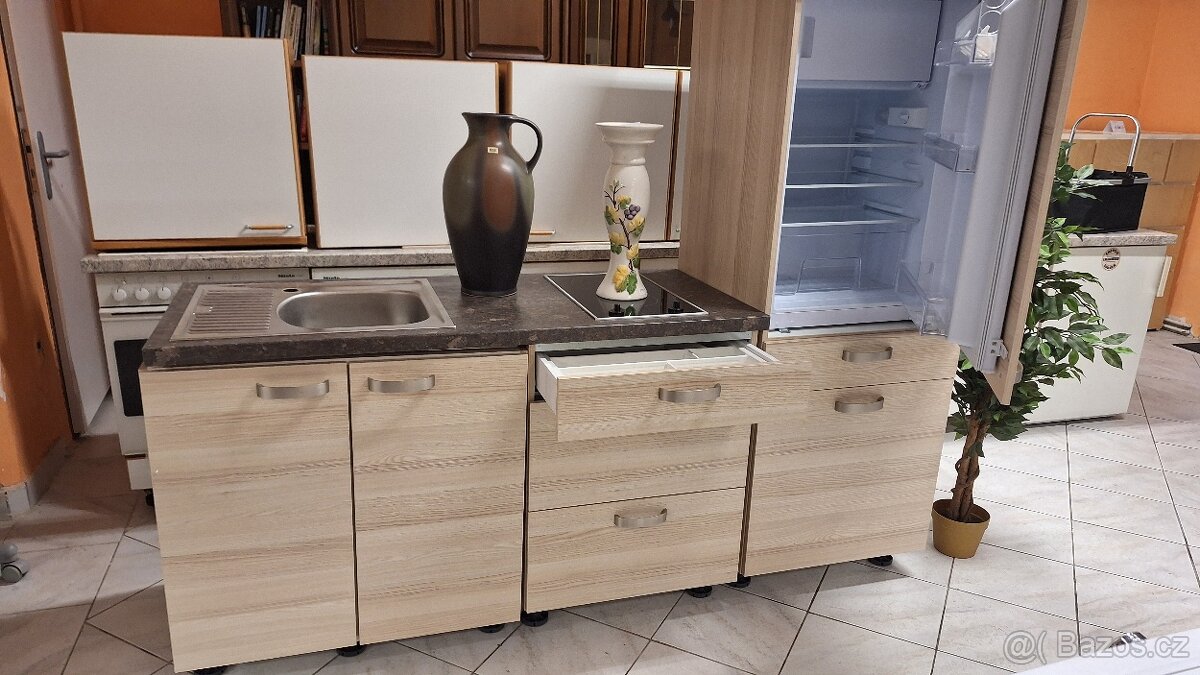 Malá 2m kuchyňská linka německé výroby - 9
