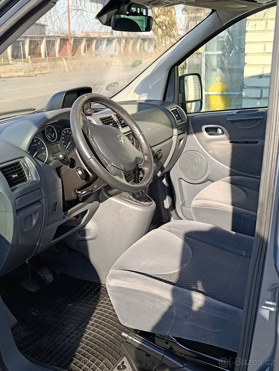 Peugeot Expert, 8.míst - 9