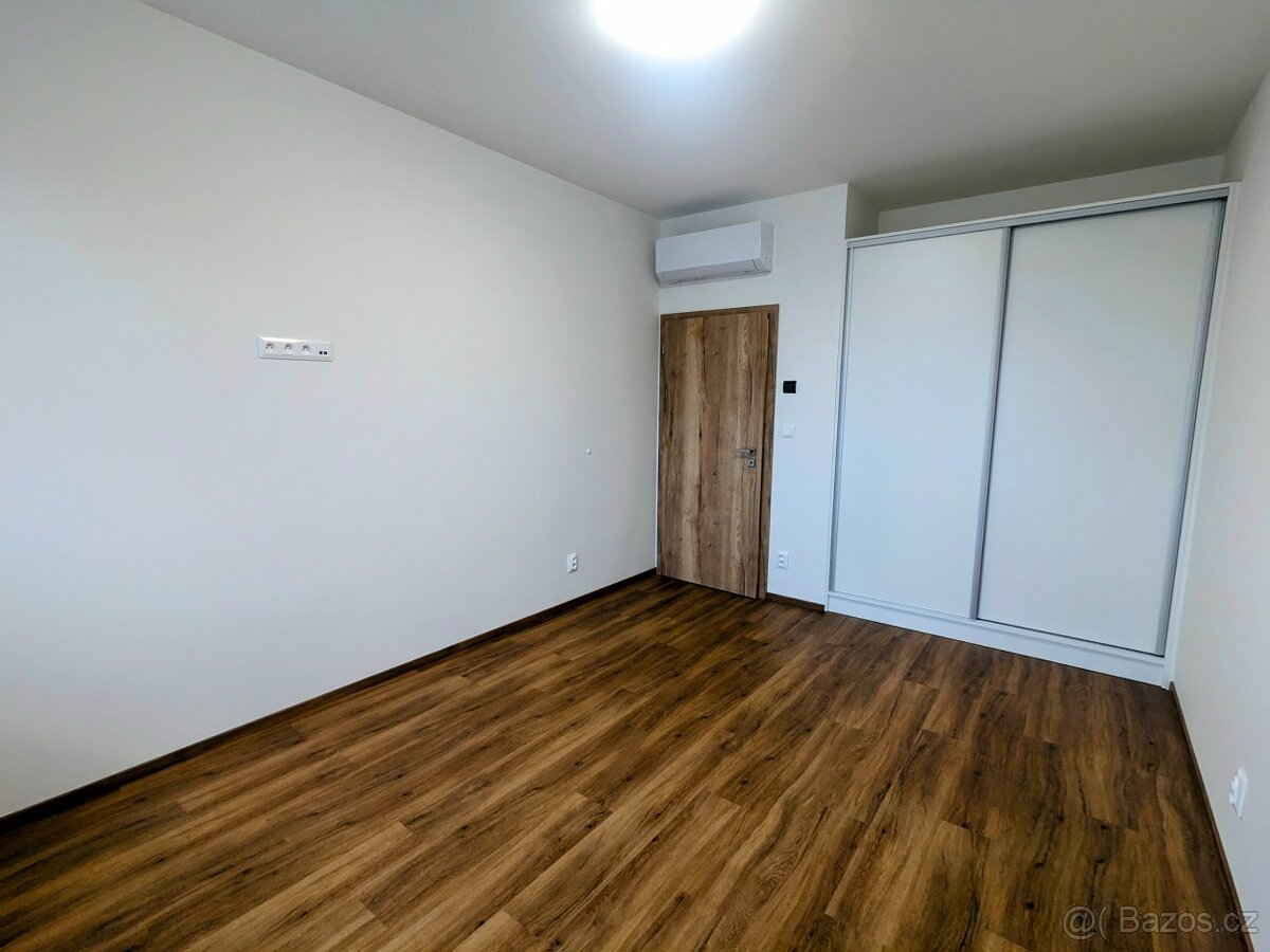 Pronájem 3+kk s terasou a parkováním v Hodoníně - 9