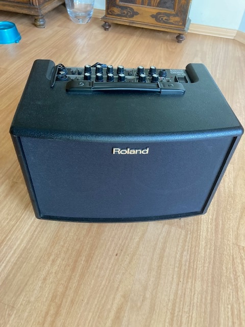 Kytarová a basová komba , popř. klávesová - 9