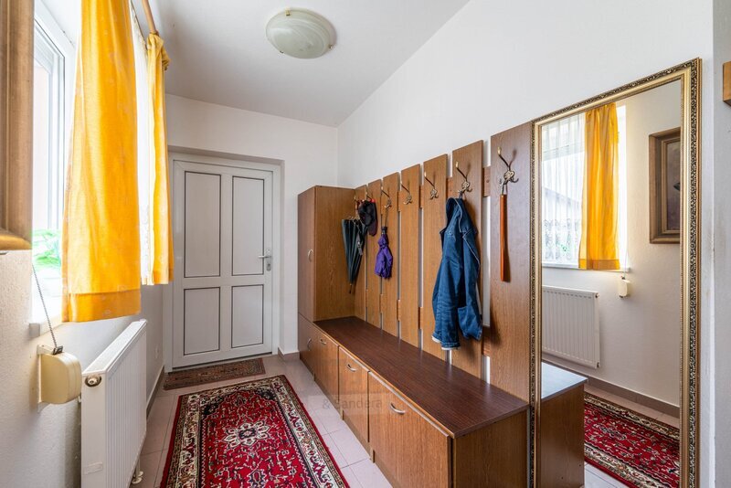 Prodej atraktivního a prostorného RD, s plně upraveným pozem - 9